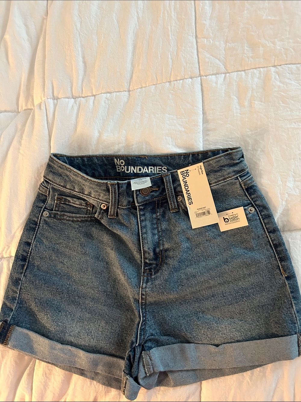 NWT. No Boundaries Blue Denim Rolled-Hem Women's Shorts Size 0